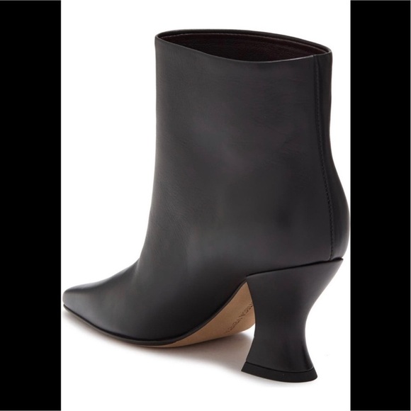 S41. NWT Bottega Veneta Cloud Leather Ankle Boots Black Size 40/9-9.5 - Picture 2 of 10